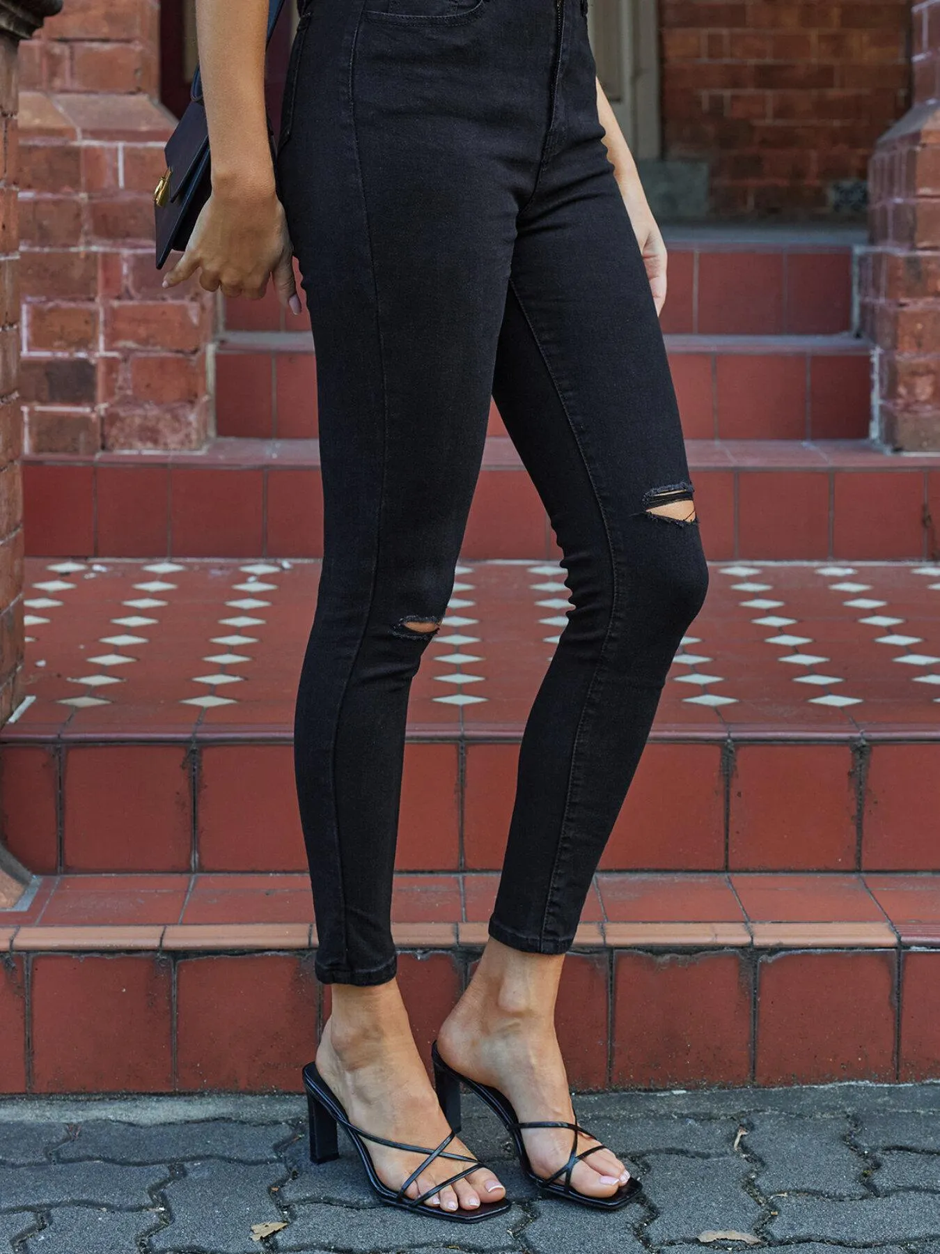 Cut Out Ripped Pocket Skinny Jeans