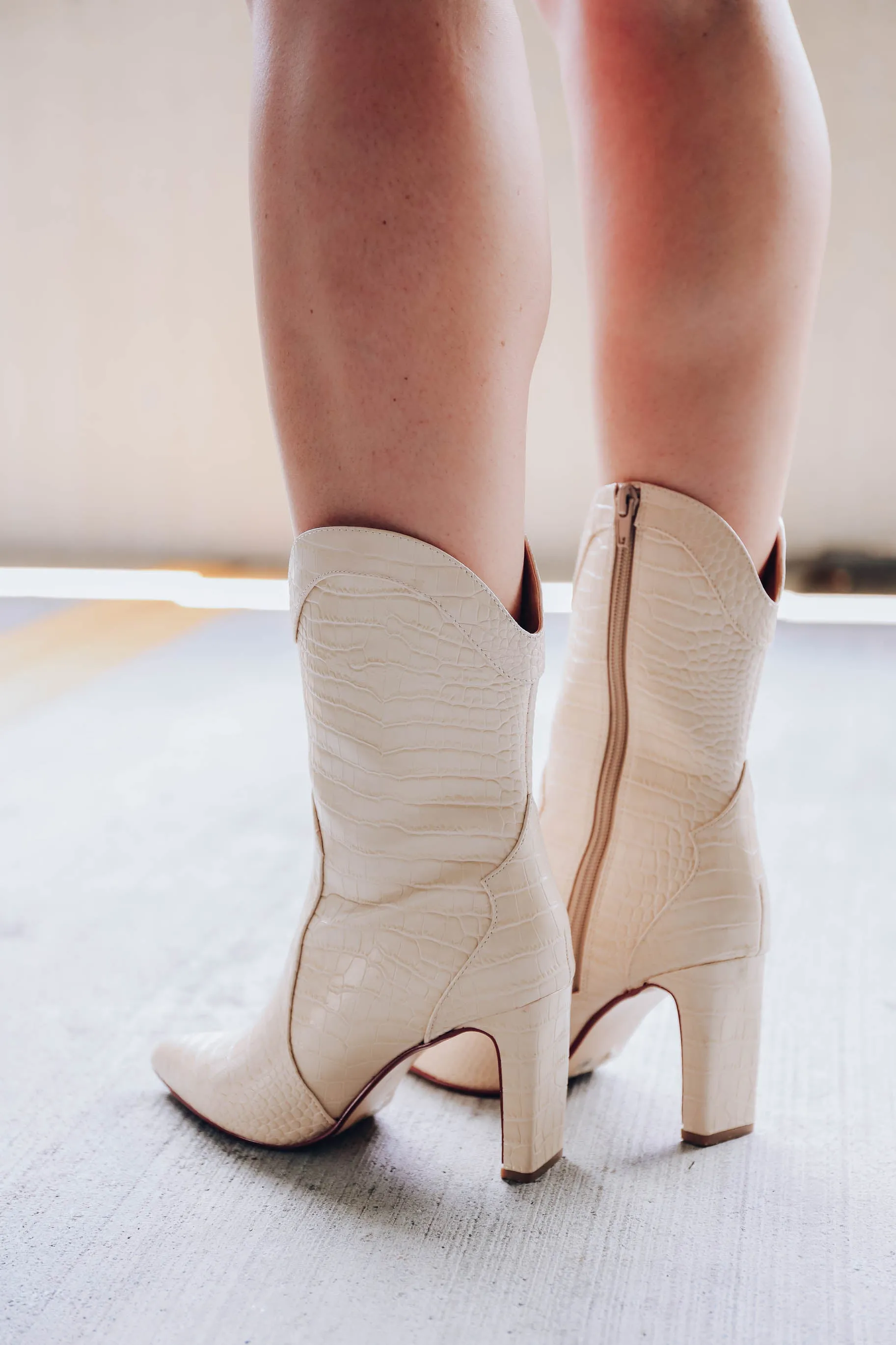 Everley Heeled Boot By Chinese Laundry - Beige