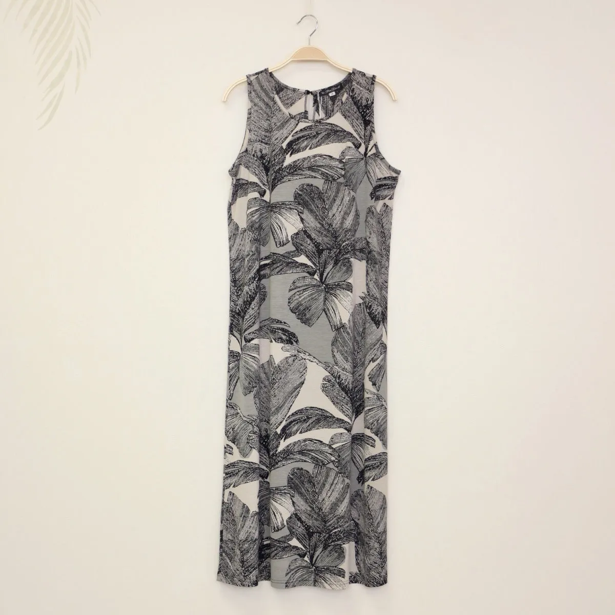 Tropical Flower Print Sleeveless Light Gray Dress (Petite Size)